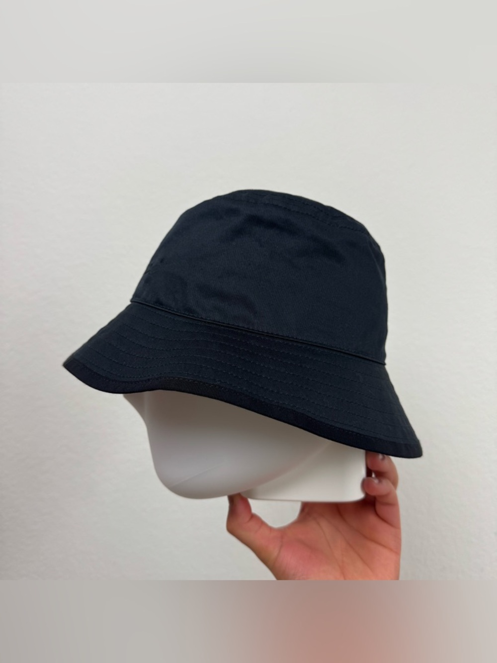 Gucci Men's Black Embroidered Logo Bucket Hat - Picture 3 of 7